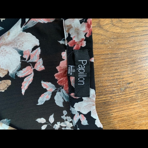 Long sheer floral button down top - Picture 2 of 3